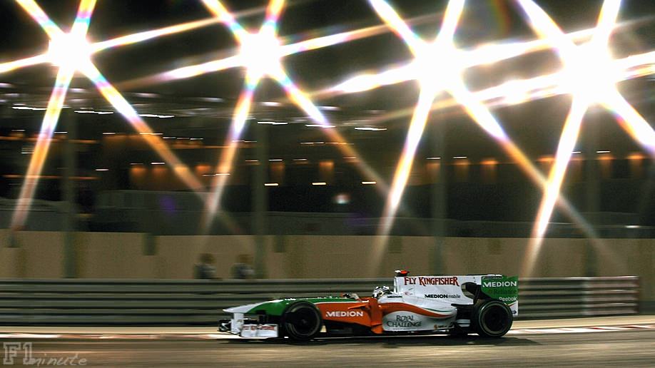 Adrian Sutil tries to avoid Trulli in Abu Dhabi
