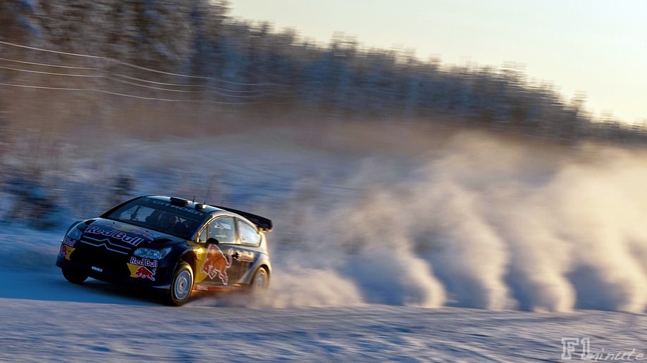 Räikkonen kicks up some snow during the Arctic Rally