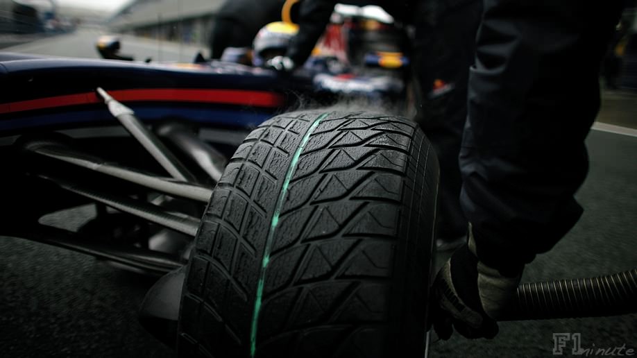 Webber's tyres steam during wet Jerez testing