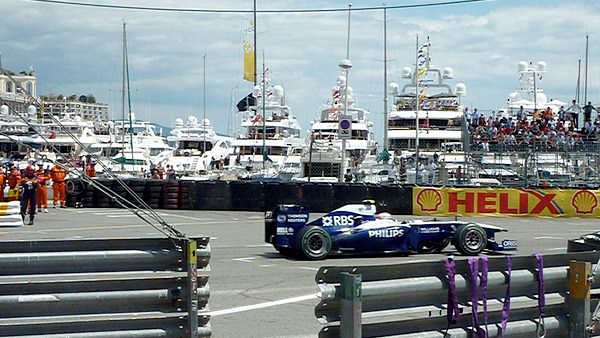 Nico Hülkenberg passes underneath the watchful eye of the Monaco yachts
