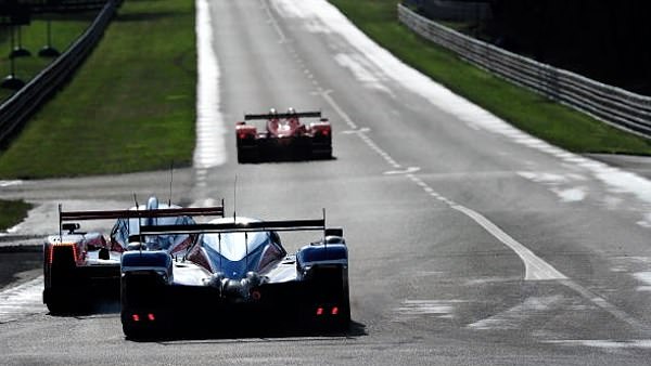 LMP1 cars on track during qualifying for this years 24 Hours of Le Mans, June 10, 2010.