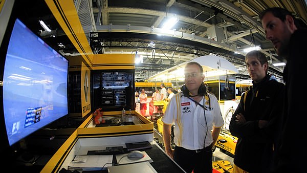All eyes on the world feed in the Renault garage during the first attempt at F1 qualifying
