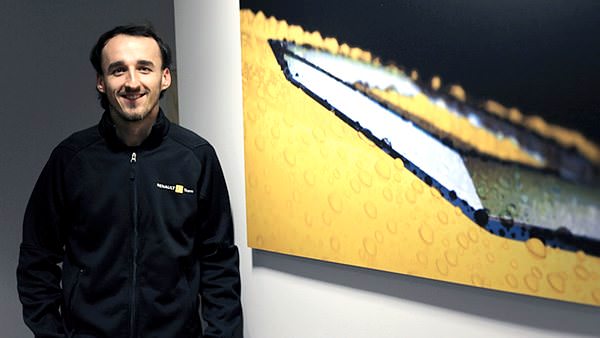 Kubica visits the Renault factory early in 2010