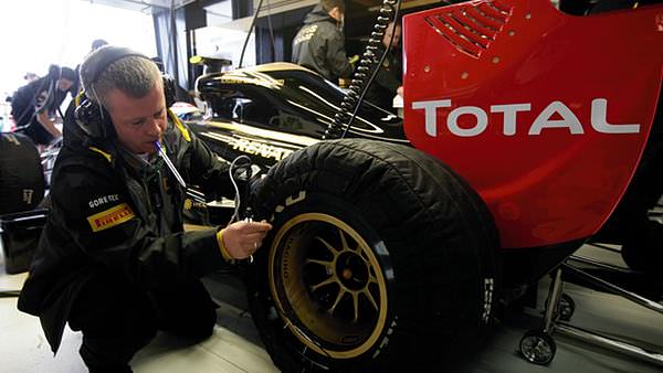 Pirelli take a peek at the Renault tyres for Petrov