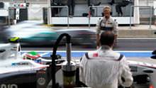 Rosberg passes Perez