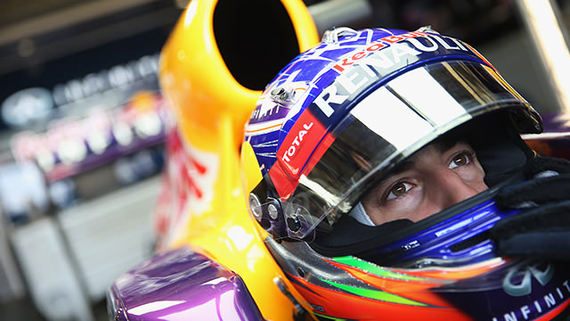 Ricciardo migrates up the pitlane