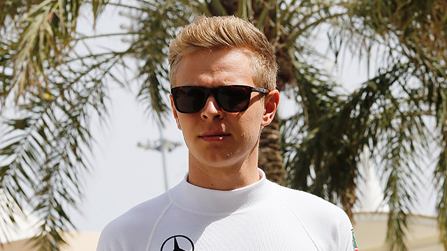 Magnussen plays it cool in Bahrain