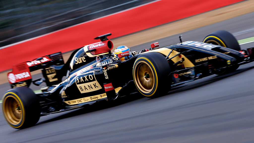 Pirelli and Lotus try experimental 18 inch tyres at Silverstone
