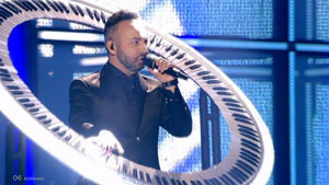 Circular piano at Eurovision