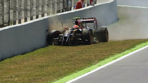 Maldonado crashes