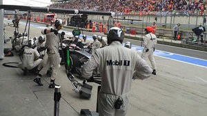Early Button pitstop
