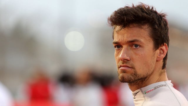 Palmer leaves Renault, making way for Sainz to join the team