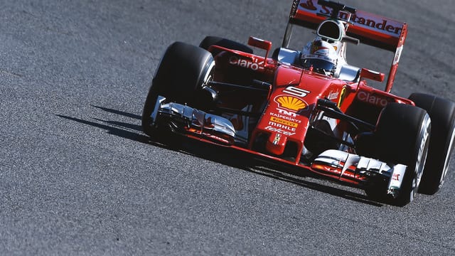 Vettel takes over the Ferrari from Räikkönen